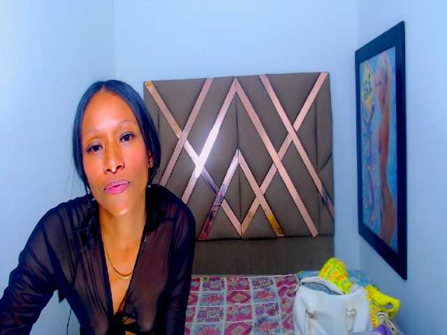 bitch-naughty live cam on UnifiedCams