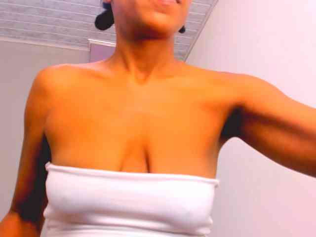 bitch-naughty Live Webcam on BongaCams