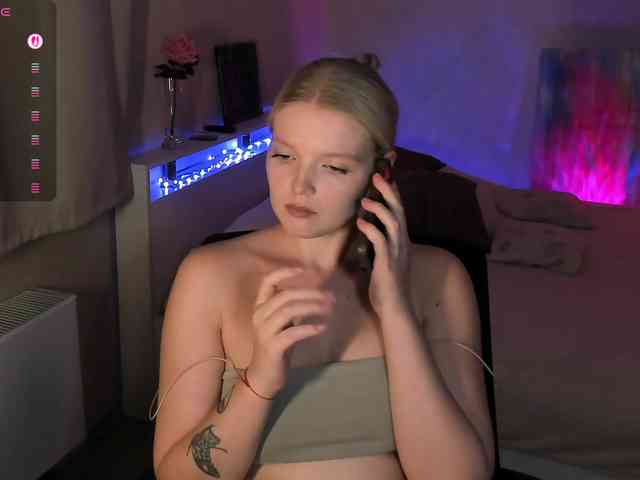 Annie333 webcam