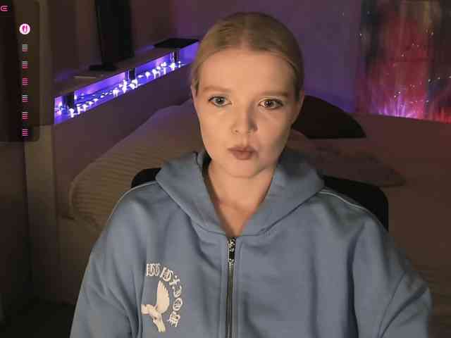 Annie333 webcam
