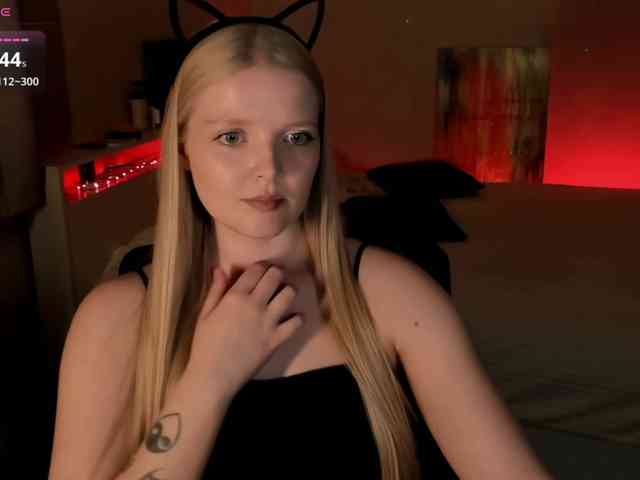 LadyLoveA webcam