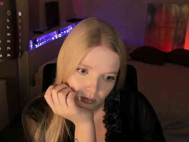 Annie333 webcam