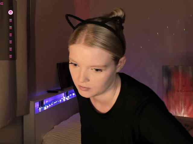 Annie333 webcam