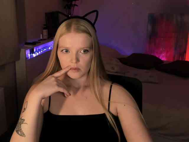 LadyLoveA webcam