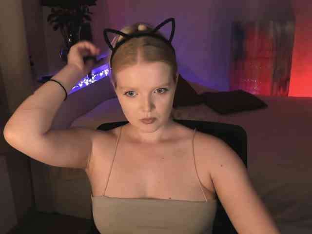 LadyLoveA webcam
