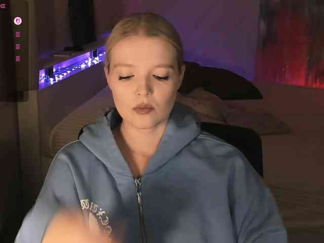 Annie333 webcam