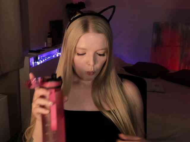LadyLoveA webcam