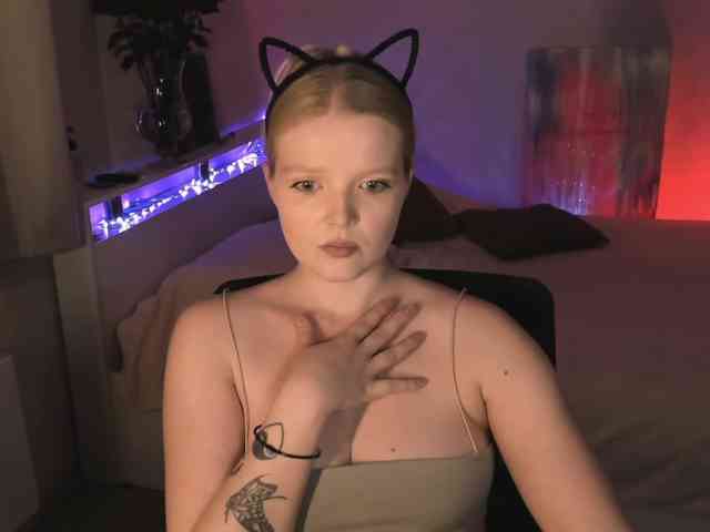 LadyLoveA webcam