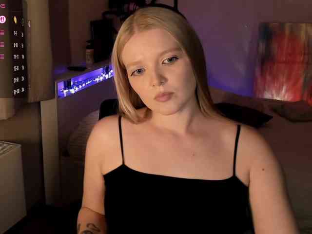 LadyLoveA webcam