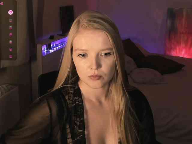 Annie333 webcam