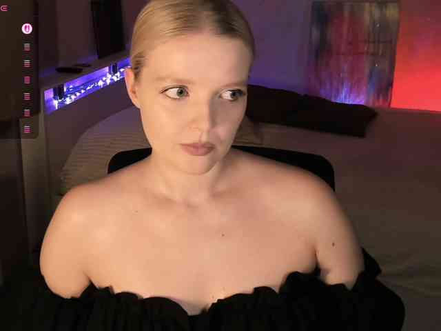 Annie333 webcam