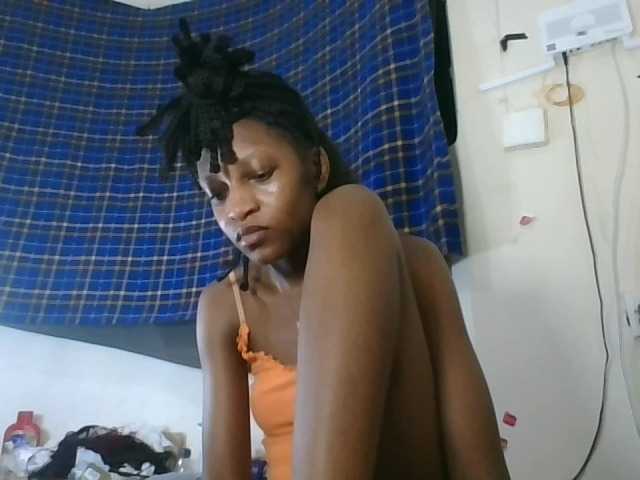Vinsishly11 live cam on BongaCams