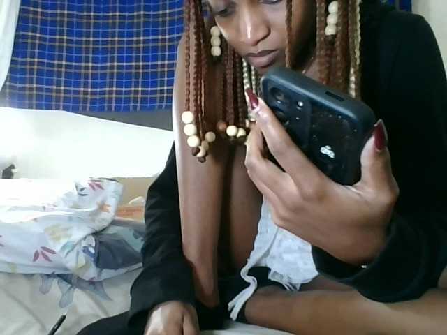 Vinsishly11 live cam on BongaCams