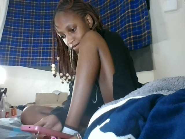 Vinsishly11 live cam on BongaCams
