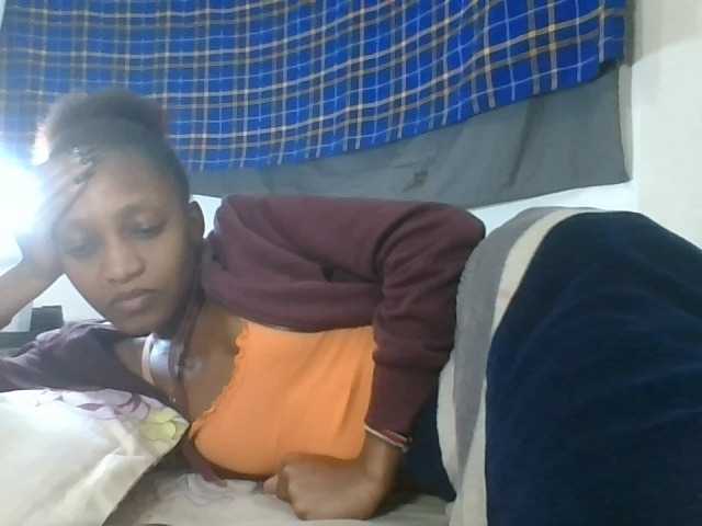 Vinsishly11 live cam on BongaCams