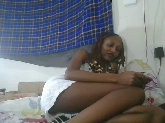 Vinsishly11 live cam on BongaCams