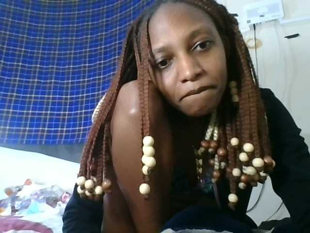 Vinsishly11 live cam on BongaCams