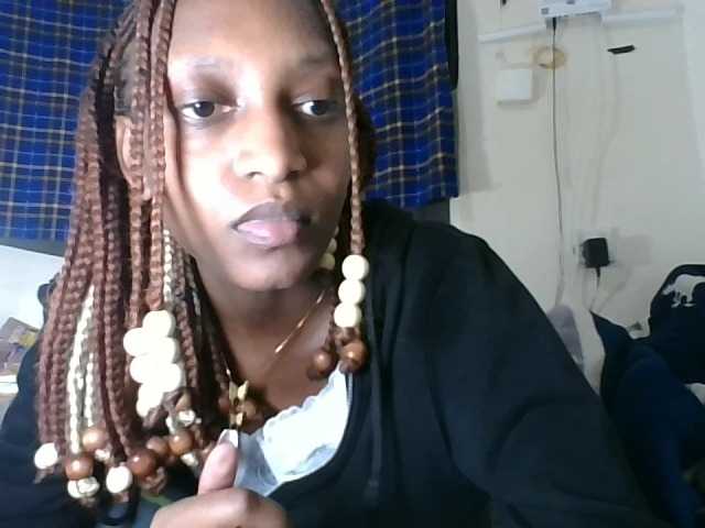 Vinsishly11 live cam on BongaCams