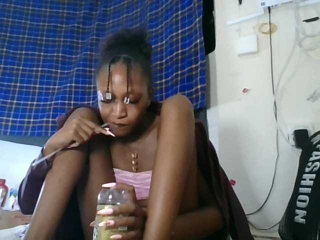 Vinsishly11 live cam on BongaCams