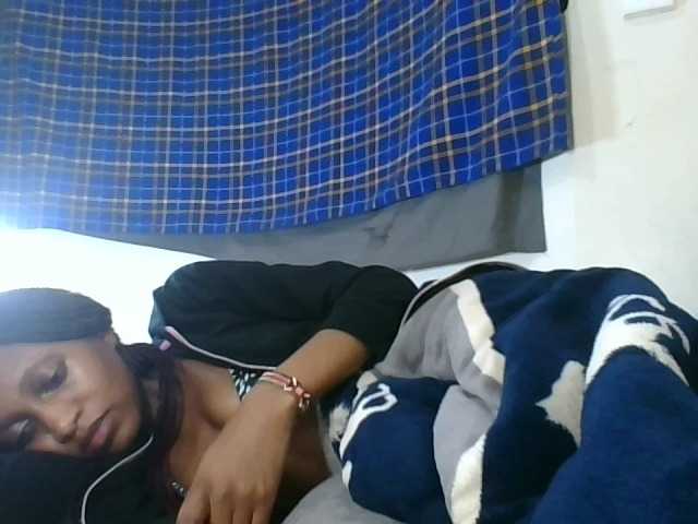 Vinsishly11 live cam on BongaCams