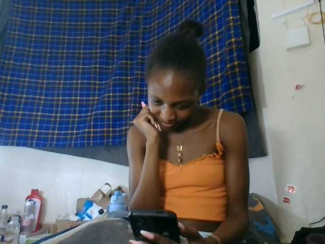 Vinsishly11 live cam on BongaCams