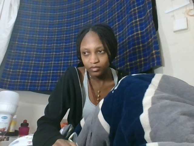 Vinsishly11 live cam on BongaCams