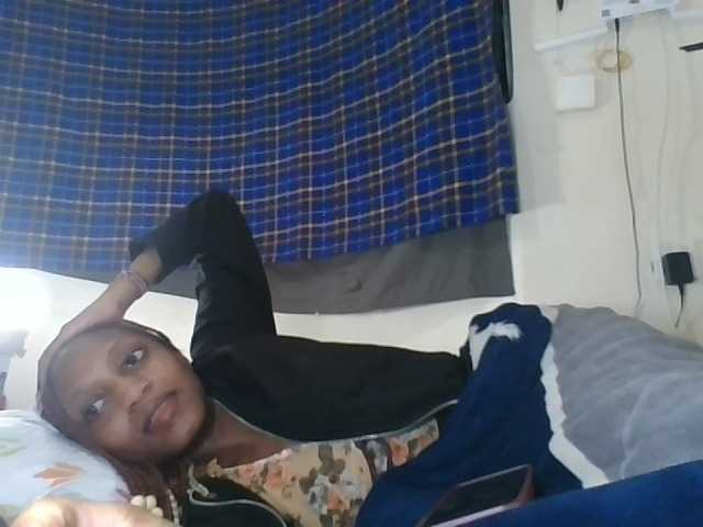 Vinsishly11 live cam on BongaCams