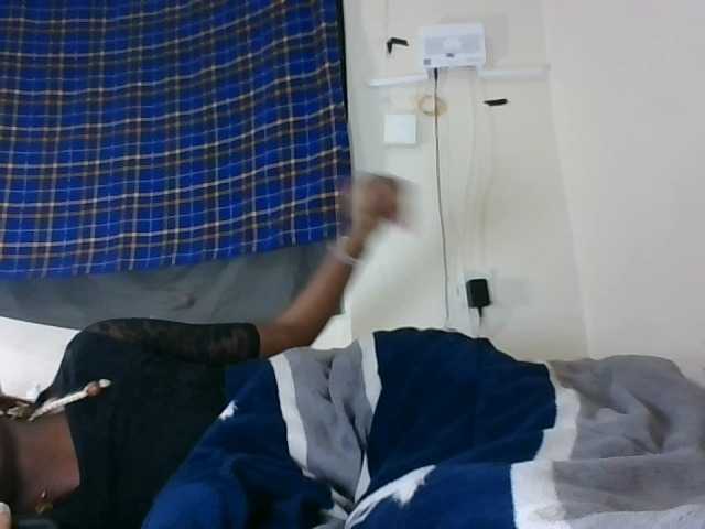 le modèle Vinsishly11 est en webcam porno dans un show sur le site bongacams, il possède les tags suivants: Ebony,Brunette,Trimmed