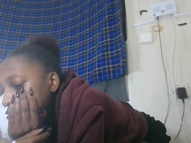Vinsishly11 live cam on BongaCams