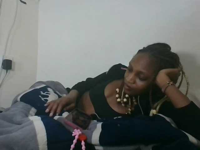 Vinsishly11 live cam on BongaCams
