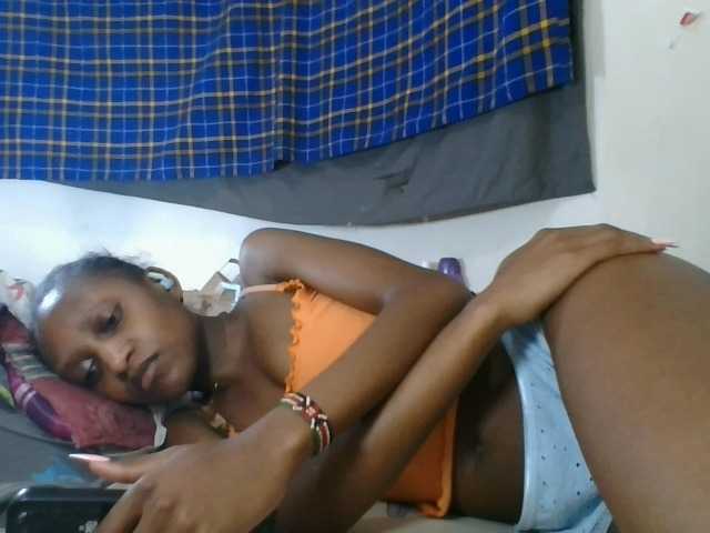Vinsishly11 live cam on BongaCams