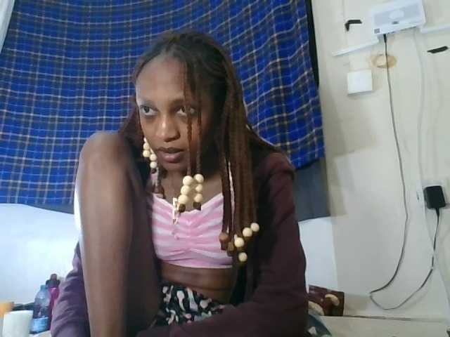 Vinsishly11 live cam on BongaCams