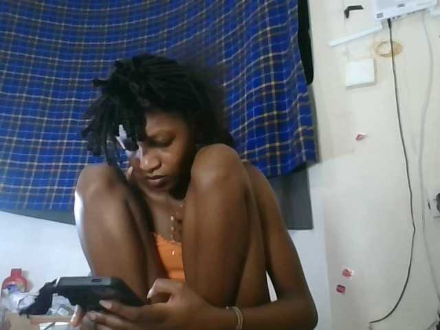 Vinsishly11 live cam on BongaCams
