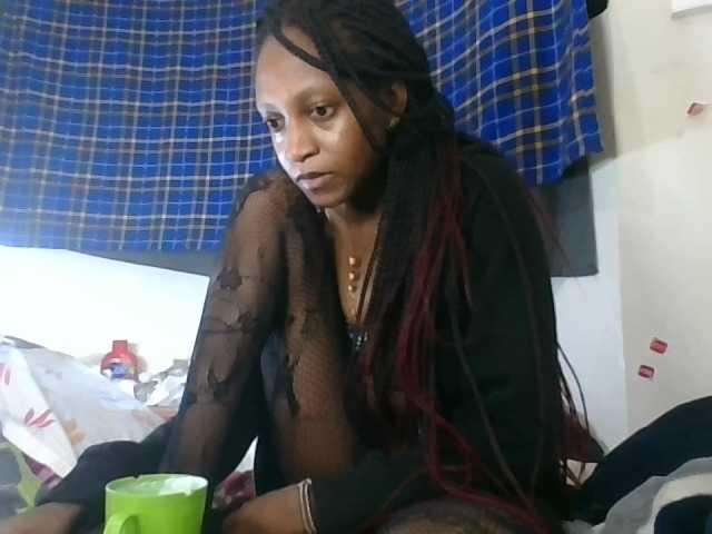 Vinsishly11 live cam on BongaCams