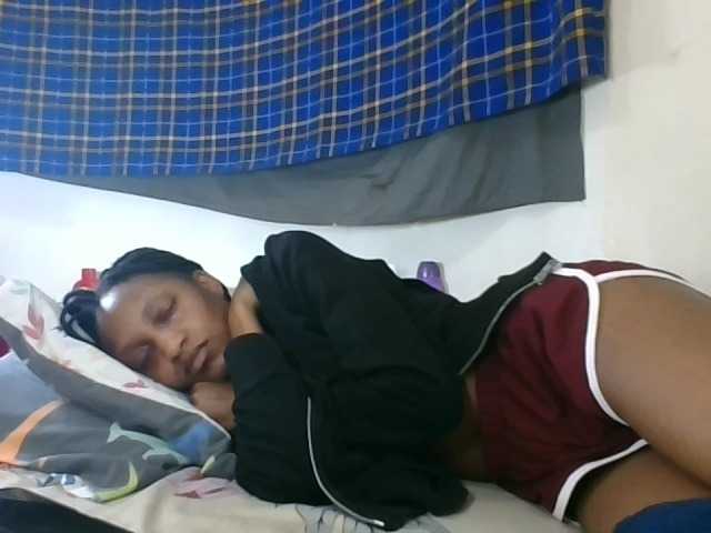 Vinsishly11 live cam on BongaCams
