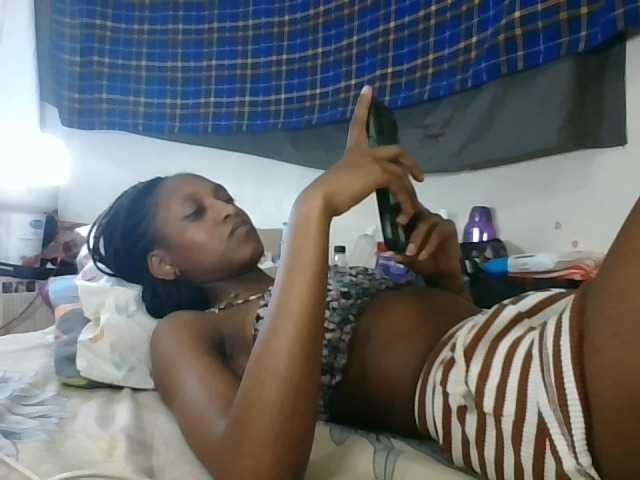 Vinsishly11 live cam on BongaCams