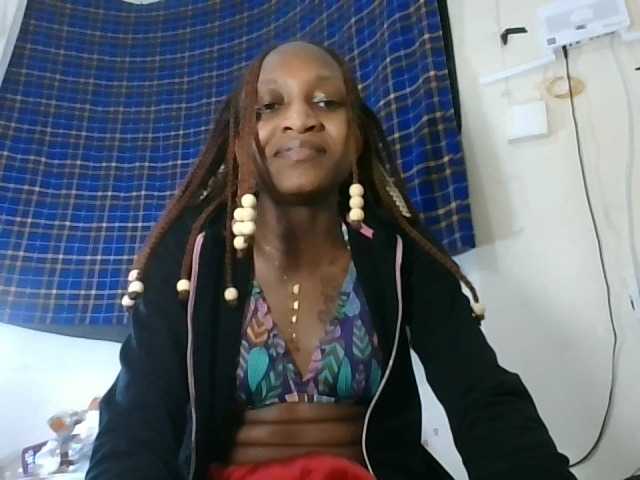 Vinsishly11 live cam on BongaCams