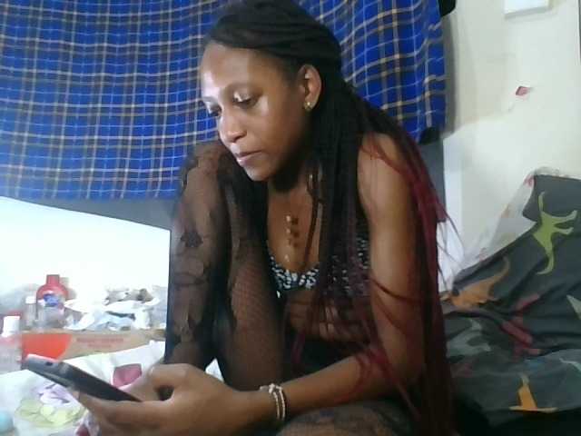 Vinsishly11 live cam on BongaCams