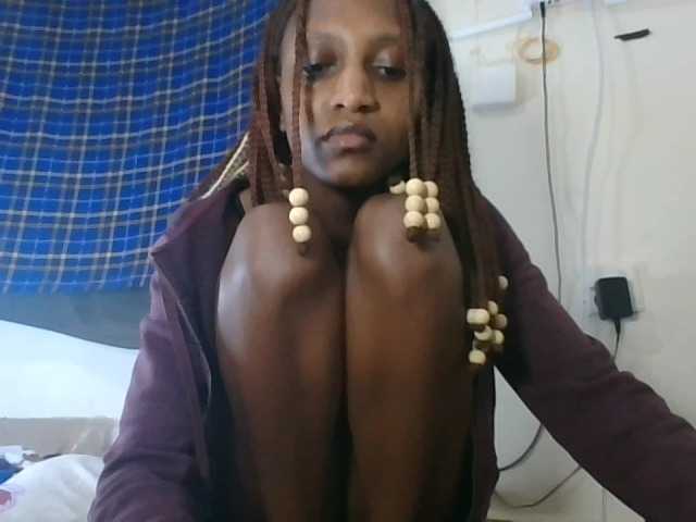 Vinsishly11 live cam on BongaCams