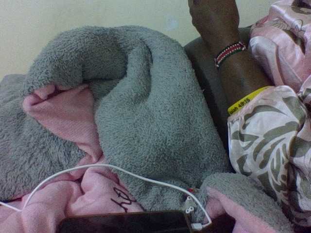 Vinsishly11 live cam on BongaCams
