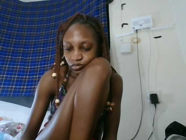 Vinsishly11 live cam on BongaCams