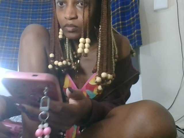 Vinsishly11 live cam on BongaCams