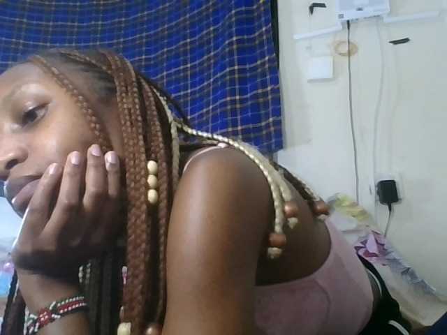 Vinsishly11 live cam on BongaCams
