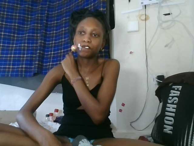 Vinsishly11 live cam on BongaCams