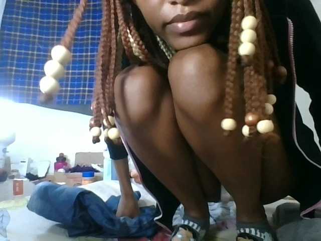 Vinsishly11 live cam on BongaCams