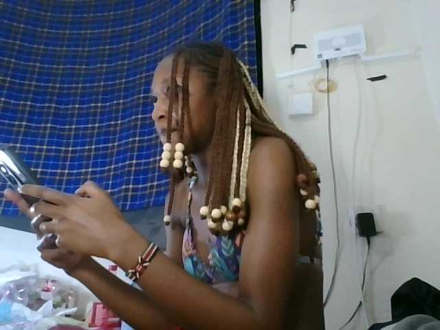 Vinsishly11 live cam on BongaCams