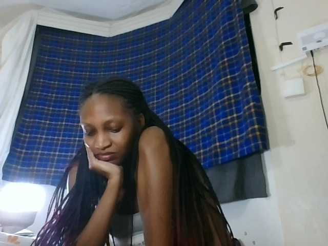 Vinsishly11 live cam on BongaCams