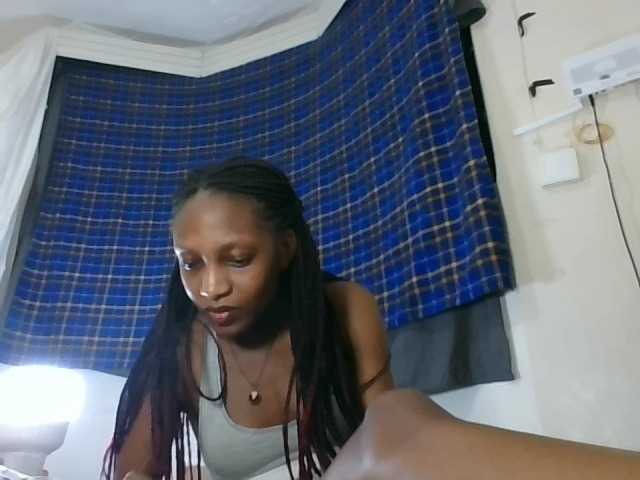 Vinsishly11 live cam on BongaCams