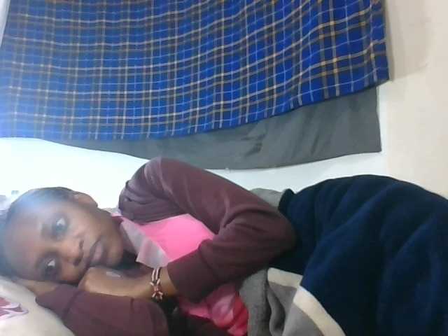 Vinsishly11 live cam on BongaCams