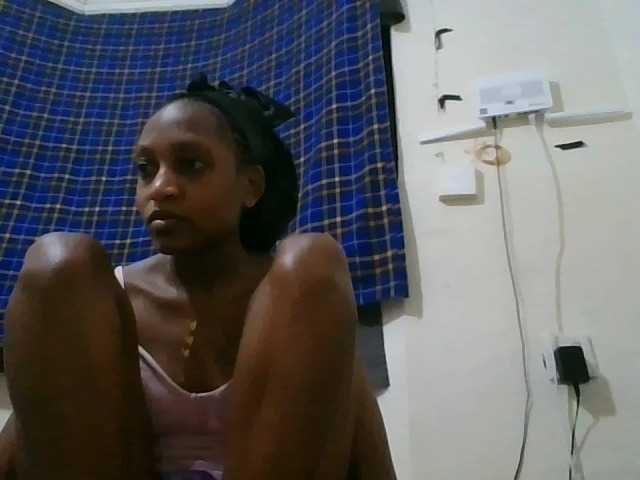 Vinsishly11 live cam on BongaCams